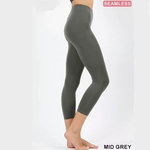 PLUS Size Seamless Capri Leggings - Mid Gray